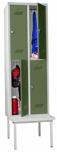 PAVOY Doppelstöckiger Umkleideschrank Basis mit Sitzbank + 2x2 Abteile, Abteilbreite 300 mm