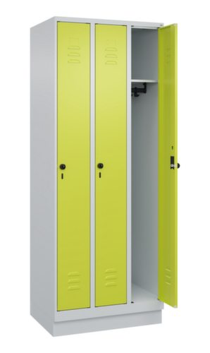 C+P Spind Classic Plus mit 3 Abteilen, Abteilbreite 250 mm