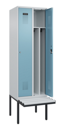 C+P Schwarz-Weiß-Spind Evolo PLUS mit Sitzbank, Abteilbreite 300 mm