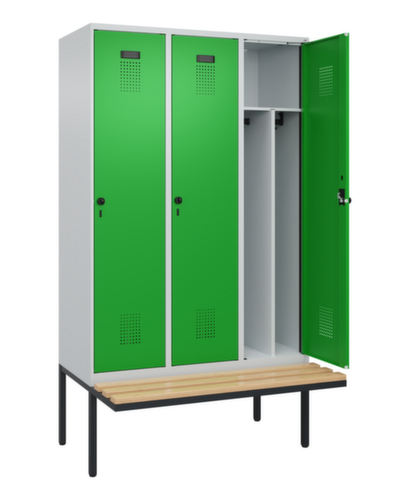 C+P Schwarz-Weiß-Spind Evolo PLUS mit Sitzbank, Abteilbreite 400 mm