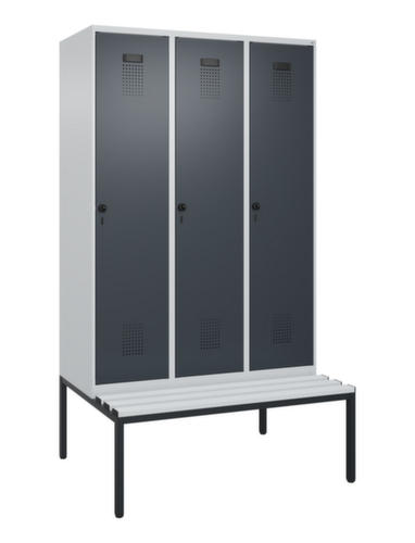 C+P Schwarz-Weiß-Spind Evolo PLUS mit Sitzbank, Abteilbreite 400 mm