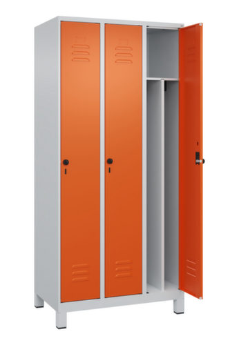 C+P Armoire vestiaire Classic Plus pour une séparation en noir et blanc, largeur de compartiment 300 mm