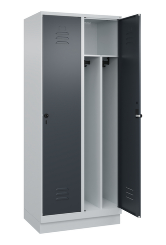 C+P Armoire vestiaire Classic Plus pour une séparation en noir et blanc, largeur de compartiment 400 mm