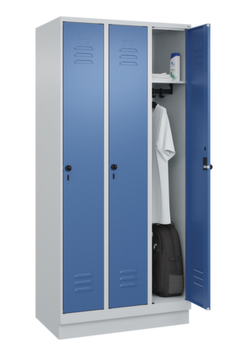 C+P Armoire vestiaire Classic Plus à 3 compartiments, largeur de compartiment 300 mm