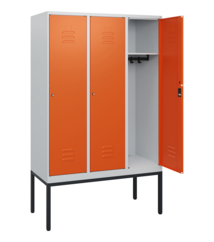 C+P Armoire vestiaire Classic Plus à 3 compartiments, largeur de compartiment 400 mm