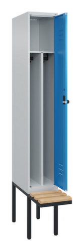 C+P Armoire vestiaire avec banc Classic Plus pour une séparation en noir et blanc, largeur de compartiment 300 mm