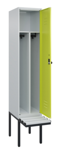 C+P Armoire vestiaire avec banc Classic Plus pour une séparation en noir et blanc, largeur de compartiment 400 mm