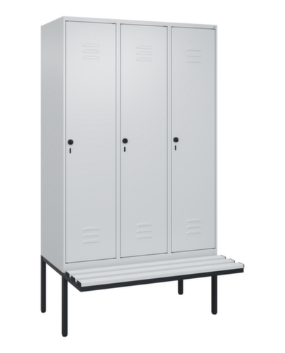 C+P Armoire vestiaire avec banc Classic Plus pour une séparation en noir et blanc, largeur de compartiment 400 mm