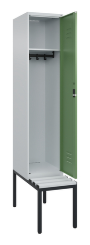 C+P Armoire vestiaire Classic Plus avec banc, largeur de compartiment 400 mm