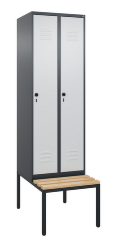 C+P Armoire vestiaire avec banc Classic Plus pour une séparation en noir et blanc, largeur de compartiment 300 mm
