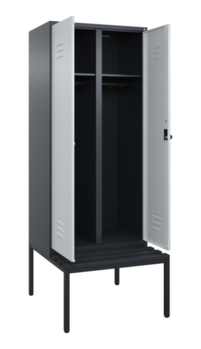 C+P Armoire vestiaire avec banc Classic Plus pour une séparation en noir et blanc, largeur de compartiment 400 mm