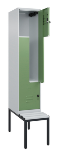 C+P Armoire vestiaire Z Classic Plus avec banc intégré, largeur de compartiment 400 mm