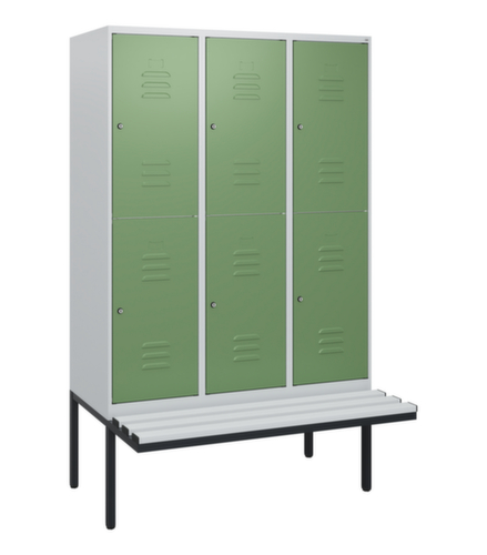 C+P Armoire vestiaire à deux niveaux Classic Plus avec banc, largeur de compartiment 400 mm