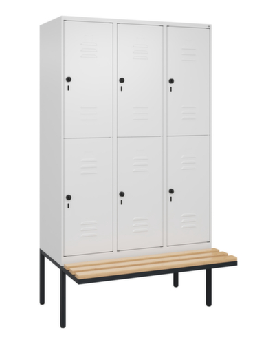 C+P Armoire vestiaire à deux niveaux Classic Plus avec banc, largeur de compartiment 400 mm