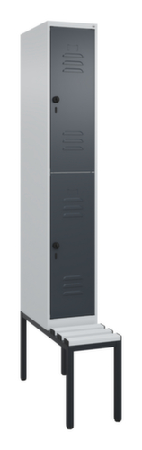 C+P Armoire vestiaire à deux niveaux Classic Plus avec banc, largeur de compartiment 300 mm