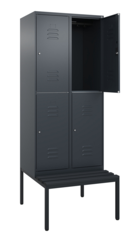 C+P Armoire vestiaire à deux niveaux Classic Plus avec banc, largeur de compartiment 400 mm