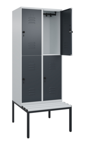 C+P Armoire vestiaire à deux niveaux Classic Plus avec banc, largeur de compartiment 400 mm