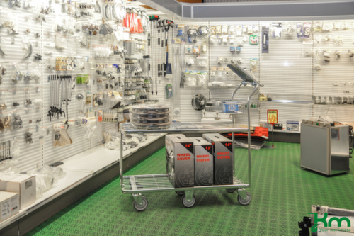 Kongamek Chariot avec barre de poussée à 2 plateaux, force 400 kg, plateau longueur x largeur 1080 x 415 mm