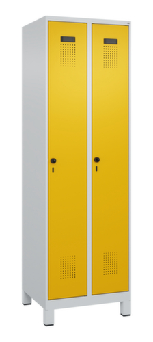 C+P Armoire vestiaire Evolo PLUS pour une séparation en noir et blanc, largeur de compartiment 300 mm