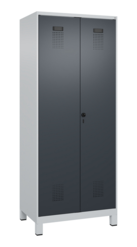 C+P armoire vestiaire noir et blanc Evolo PLUS avec double compartiment, largeur de compartiment 400 mm