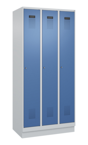 C+P Armoire vestiaire Evolo PLUS pour une séparation en noir et blanc, largeur de compartiment 300 mm