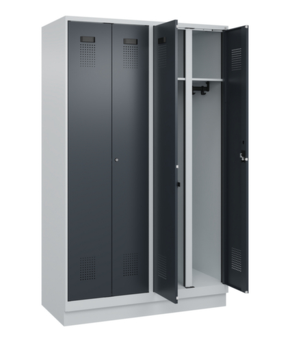 C+P armoire vestiaire noir et blanc Evolo PLUS avec double compartiment, largeur de compartiment 300 mm