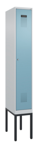 C+P Armoire vestiaire Evolo PLUS pour une séparation en noir et blanc, largeur de compartiment 300 mm
