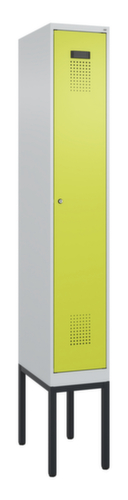 C+P Armoire vestiaire Evolo PLUS pour une séparation en noir et blanc, largeur de compartiment 300 mm