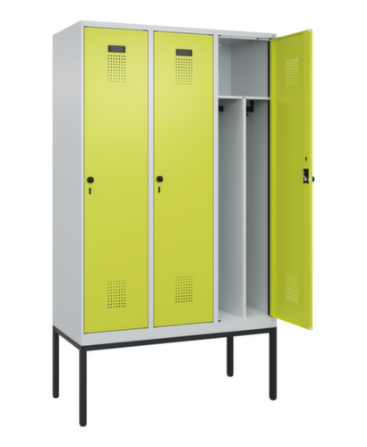 C+P Armoire vestiaire Evolo PLUS pour une séparation en noir et blanc, largeur de compartiment 400 mm