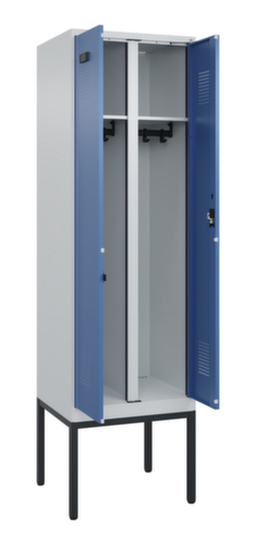 C+P armoire vestiaire noir et blanc Evolo PLUS avec double compartiment, largeur de compartiment 300 mm