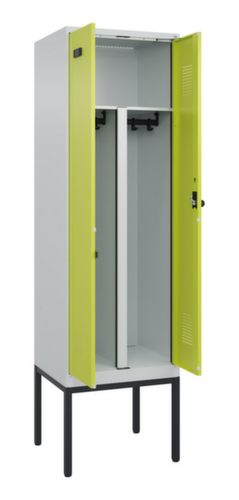 C+P Armoire vestiaire pour EPI Evolo PLUS pour une séparation en noir et blanc, largeur de compartiment 300 mm