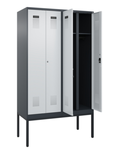 C+P armoire vestiaire noir et blanc Evolo PLUS avec double compartiment, largeur de compartiment 300 mm