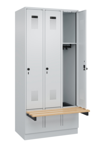 C+P Armoire vestiaire Evolo PLUS avec banc suspendu, largeur de compartiment 300 mm