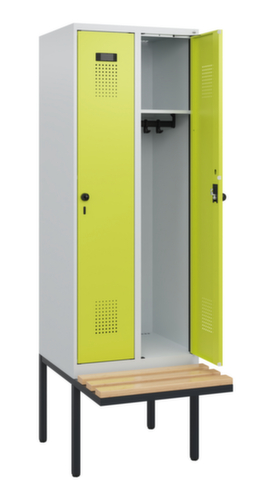 C+P Armoire vestiaire Evolo PLUS avec banc suspendu, largeur de compartiment 300 mm