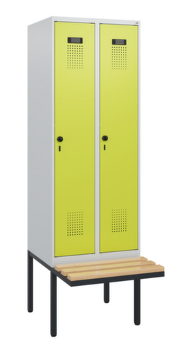 C+P Armoire vestiaire Evolo PLUS avec banc suspendu, largeur de compartiment 300 mm
