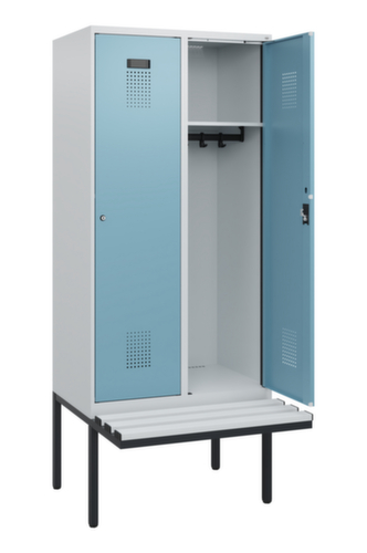 C+P Armoire vestiaire Evolo PLUS avec banc suspendu, largeur de compartiment 400 mm