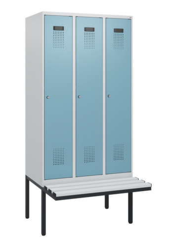 C+P Armoire vestiaire Evolo PLUS avec banc suspendu, largeur de compartiment 300 mm