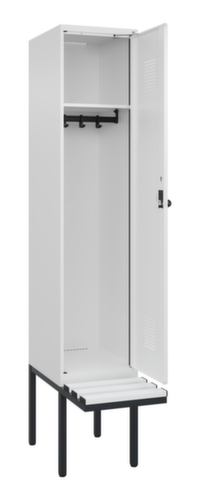 C+P Armoire vestiaire Evolo PLUS avec banc suspendu, largeur de compartiment 400 mm
