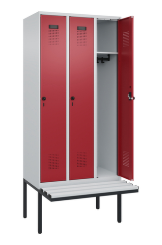 C+P Armoire vestiaire Evolo PLUS avec banc suspendu, largeur de compartiment 300 mm