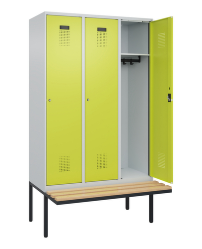 C+P Armoire vestiaire Evolo PLUS avec banc suspendu, largeur de compartiment 400 mm