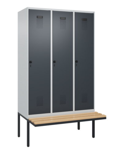 C+P armoire vestiaire en noir et blanc Evolo PLUS avec banc, largeur de compartiment 400 mm