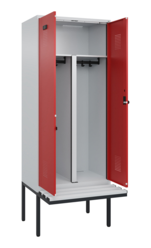 C+P armoire vestiaire EPI Evolo PLUS avec banc et séparation en noir et blanc, largeur de compartiment 400 mm