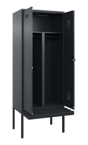 C+P armoire vestiaire EPI Evolo PLUS avec banc et séparation en noir et blanc, largeur de compartiment 400 mm