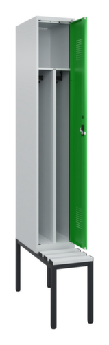 C+P armoire vestiaire en noir et blanc Evolo PLUS avec banc, largeur de compartiment 300 mm