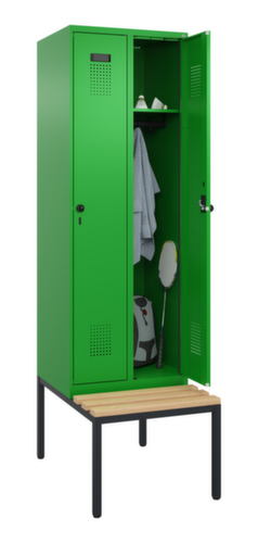 C+P Armoire vestiaire Evolo PLUS avec banc, largeur de compartiment 300 mm
