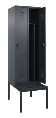 C+P armoire vestiaire en noir et blanc Evolo PLUS avec banc, largeur de compartiment 300 mm