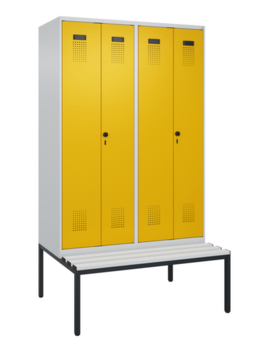 C+P armoire vestiaire EPI Evolo PLUS avec banc et séparation en noir et blanc, largeur de compartiment 300 mm