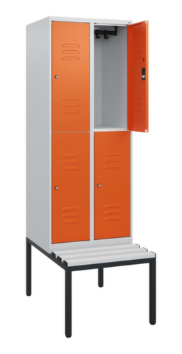 C+P Doppelstöckiger Spind Classic Plus mit Sitzbank, Abteilbreite 300 mm