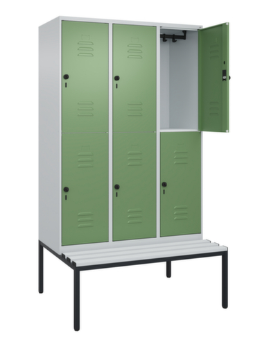 C+P Doppelstöckiger Spind Classic Plus mit Sitzbank, Abteilbreite 400 mm