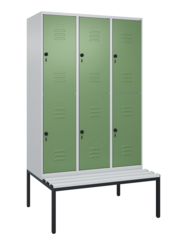 C+P Doppelstöckiger Spind Classic Plus mit Sitzbank, Abteilbreite 400 mm